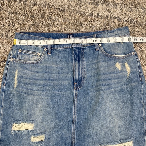 Gap distressed denim mini skirt, size 32 - Picture 4 of 12